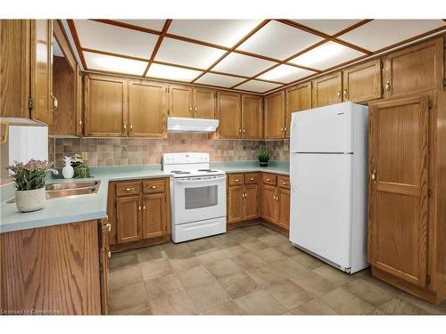 41-10 Wentworth Drive, Grimsby, ON - Indoor Photo Showing Kitchen With Double Sink