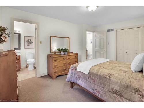 41-10 Wentworth Drive, Grimsby, ON - Indoor Photo Showing Bedroom