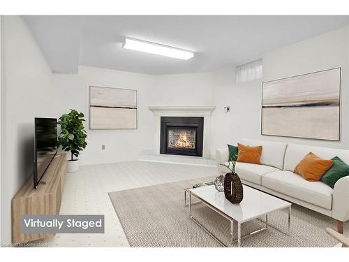 41-10 Wentworth Drive, Grimsby, ON - Indoor Photo Showing Living Room With Fireplace