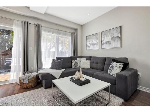 1-377 Glancaster Road, Ancaster, ON - Indoor Photo Showing Living Room