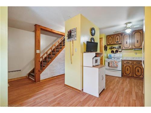 397 East 22Nd Street, Hamilton, ON - Indoor Photo Showing Kitchen