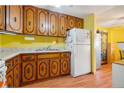 397 East 22Nd Street, Hamilton, ON - Indoor Photo Showing Kitchen With Double Sink