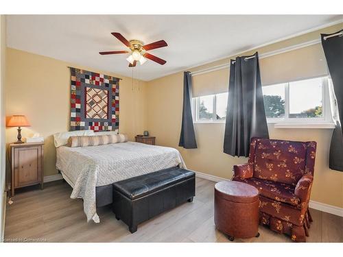 397 East 22Nd Street, Hamilton, ON - Indoor Photo Showing Bedroom