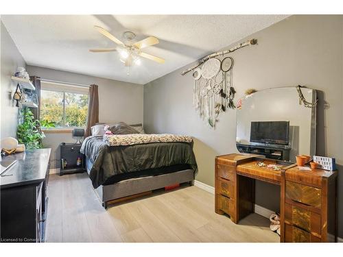 397 East 22Nd Street, Hamilton, ON - Indoor Photo Showing Bedroom