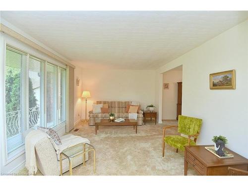 49 Nellida Crescent, Hamilton, ON - Indoor Photo Showing Living Room