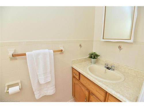 49 Nellida Crescent, Hamilton, ON - Indoor Photo Showing Bathroom