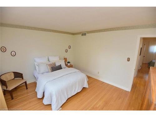 49 Nellida Crescent, Hamilton, ON - Indoor Photo Showing Bedroom