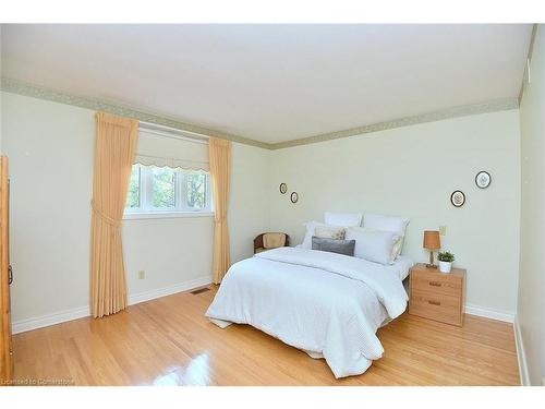 49 Nellida Crescent, Hamilton, ON - Indoor Photo Showing Bedroom