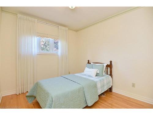 49 Nellida Crescent, Hamilton, ON - Indoor Photo Showing Bedroom