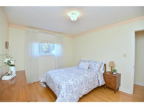 49 Nellida Crescent, Hamilton, ON - Indoor Photo Showing Bedroom