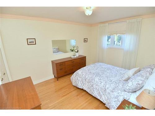 49 Nellida Crescent, Hamilton, ON - Indoor Photo Showing Bedroom