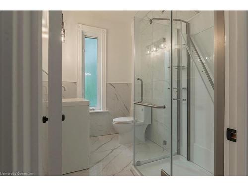 55 Fairmount Avenue, Hamilton, ON - Indoor Photo Showing Bathroom