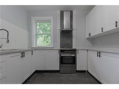 55 Fairmount Avenue, Hamilton, ON - Indoor Photo Showing Kitchen