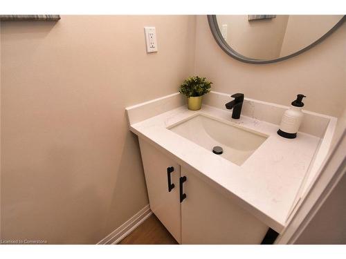 26 Westvillage Drive, Hamilton, ON - Indoor Photo Showing Bathroom