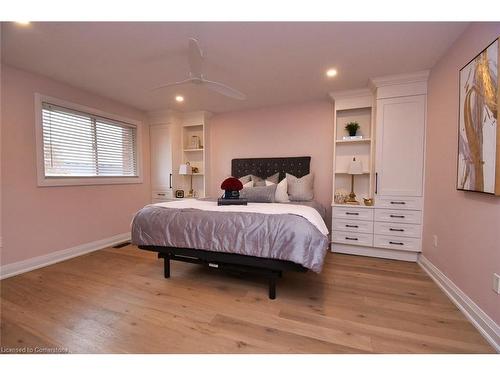 26 Westvillage Drive, Hamilton, ON - Indoor Photo Showing Bedroom