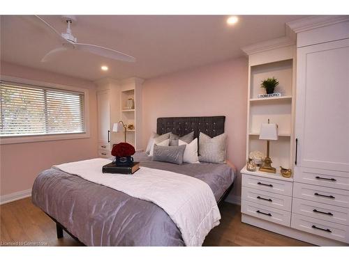 26 Westvillage Drive, Hamilton, ON - Indoor Photo Showing Bedroom