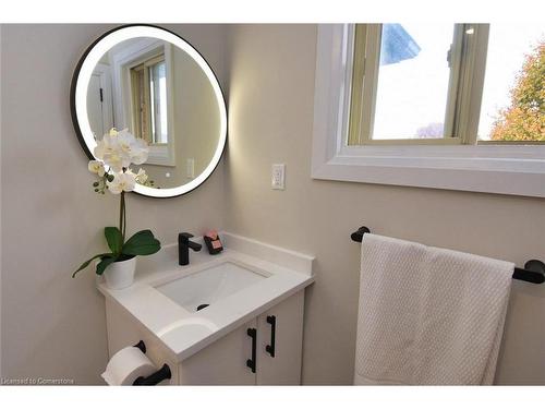 26 Westvillage Drive, Hamilton, ON - Indoor Photo Showing Bathroom