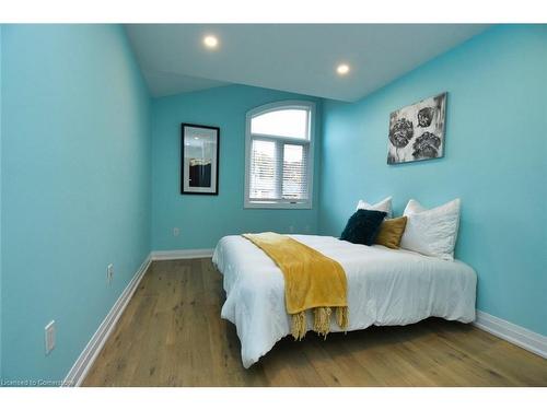 26 Westvillage Drive, Hamilton, ON - Indoor Photo Showing Bedroom