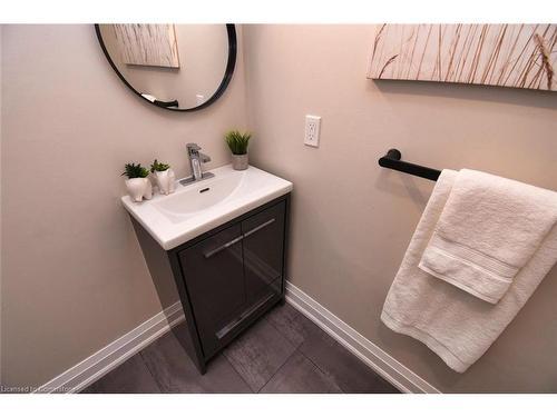 26 Westvillage Drive, Hamilton, ON - Indoor Photo Showing Bathroom