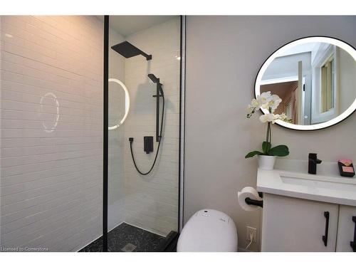 26 Westvillage Drive, Hamilton, ON - Indoor Photo Showing Bathroom