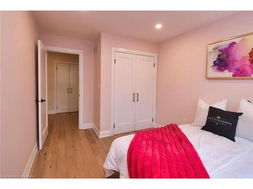 26 Westvillage Drive, Hamilton, ON - Indoor Photo Showing Bedroom