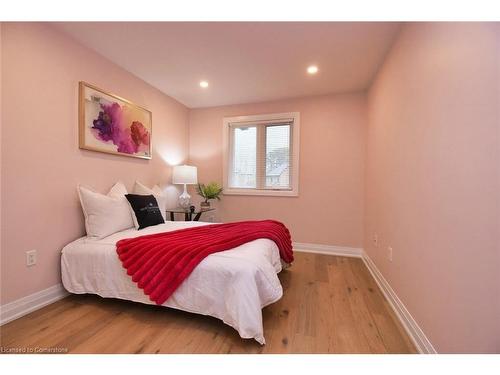 26 Westvillage Drive, Hamilton, ON - Indoor Photo Showing Bedroom