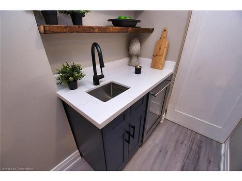 26 Westvillage Drive, Hamilton, ON - Indoor Photo Showing Kitchen