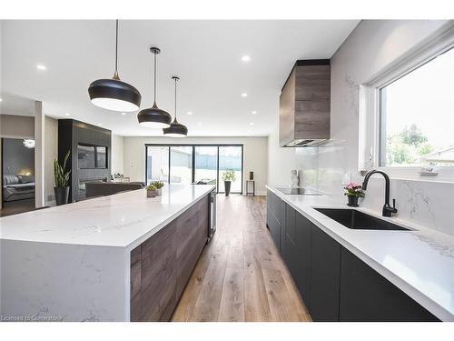 353 Highland Road W, Hamilton, ON - Indoor Photo Showing Kitchen With Upgraded Kitchen