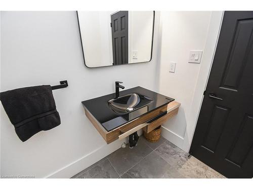 353 Highland Road W, Hamilton, ON - Indoor Photo Showing Bathroom