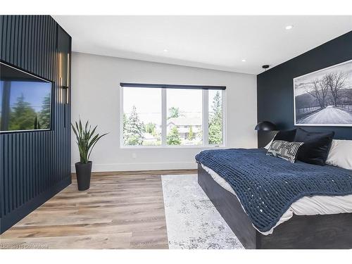 353 Highland Road W, Hamilton, ON - Indoor Photo Showing Bedroom