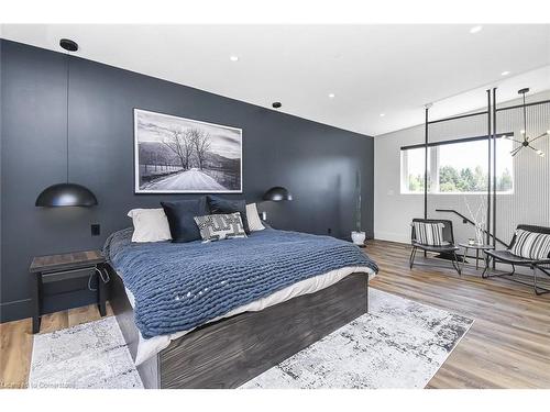 353 Highland Road W, Hamilton, ON - Indoor Photo Showing Bedroom