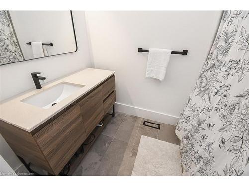 353 Highland Road W, Hamilton, ON - Indoor Photo Showing Bathroom