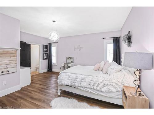 353 Highland Road W, Hamilton, ON - Indoor Photo Showing Bedroom