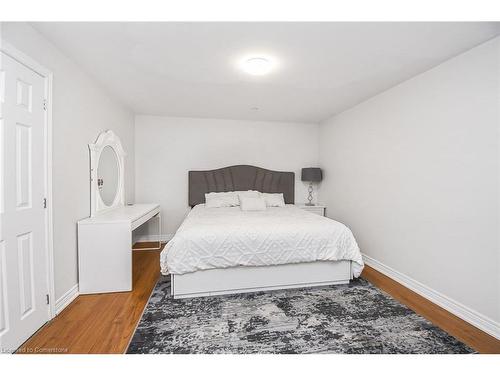 353 Highland Road W, Hamilton, ON - Indoor Photo Showing Bedroom