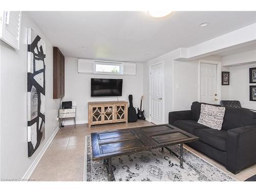 353 Highland Road W, Hamilton, ON - Indoor Photo Showing Living Room