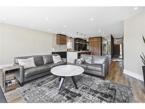 353 Highland Road W, Hamilton, ON - Indoor Photo Showing Living Room