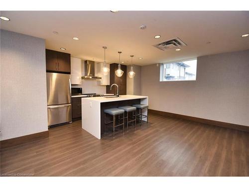 315-16 Markle Crescent, Ancaster, ON - Indoor Photo Showing Kitchen With Stainless Steel Kitchen