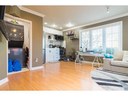 1000 8Th Concession Road W, Flamborough, ON - Indoor Photo Showing Living Room