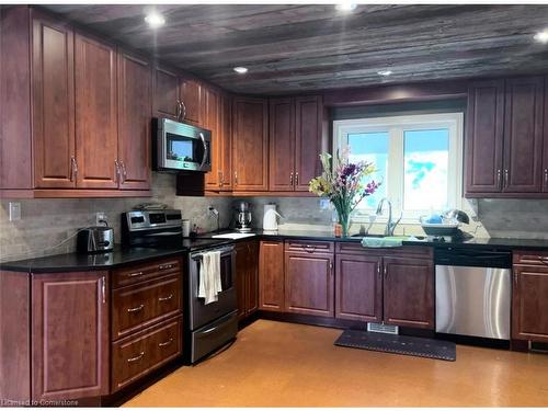 1000 8Th Concession Road W, Flamborough, ON - Indoor Photo Showing Kitchen