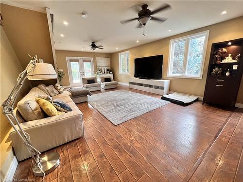 1000 8Th Concession Road W, Flamborough, ON - Indoor Photo Showing Living Room