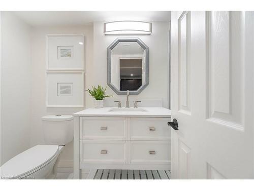 3150 Bentworth Drive, Burlington, ON - Indoor Photo Showing Bathroom