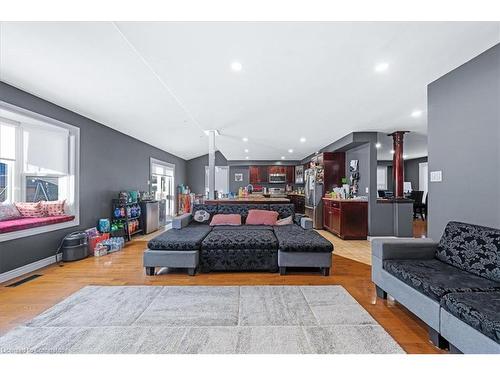 182 Eringate Drive Drive, Stoney Creek, ON - Indoor Photo Showing Living Room