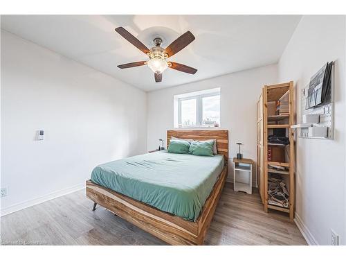 302-1212 Fennell Avenue E, Hamilton, ON - Indoor Photo Showing Bedroom