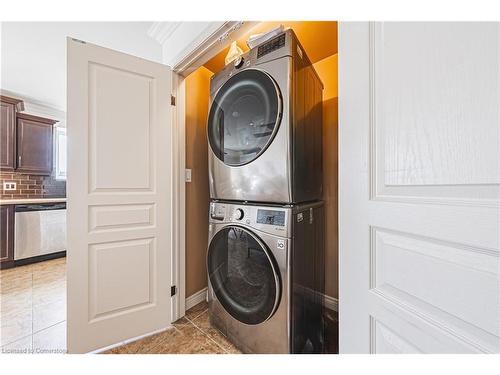 302-1212 Fennell Avenue E, Hamilton, ON - Indoor Photo Showing Laundry Room