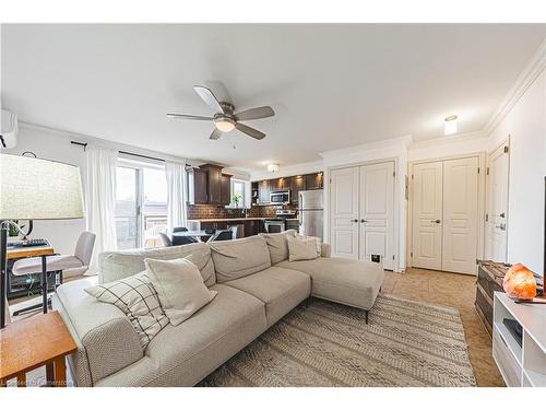 302-1212 Fennell Avenue E, Hamilton, ON - Indoor Photo Showing Living Room