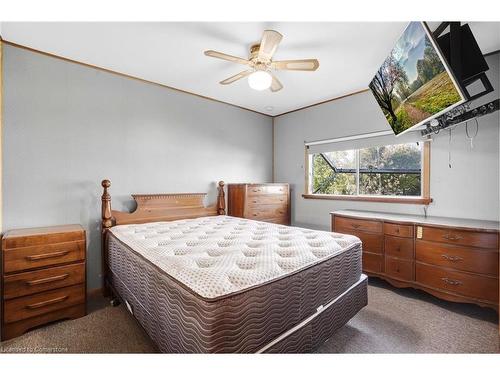 669 Barton Street, Stoney Creek, ON - Indoor Photo Showing Bedroom