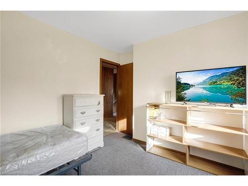 669 Barton Street, Stoney Creek, ON - Indoor Photo Showing Bedroom