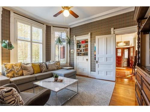 114 Aberdeen Avenue, Hamilton, ON - Indoor Photo Showing Living Room