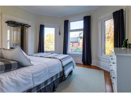 114 Aberdeen Avenue, Hamilton, ON - Indoor Photo Showing Bedroom