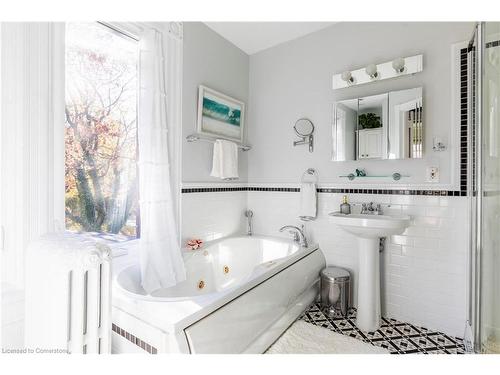 114 Aberdeen Avenue, Hamilton, ON - Indoor Photo Showing Bathroom